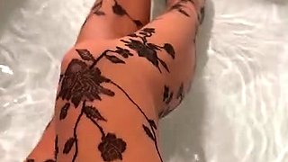 Amateur Foot Fetish Girlfriend Sucks and gives a Footjob