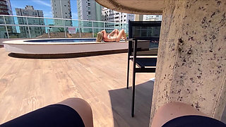 Booty MILF Helps Me Cum at the Public Pool