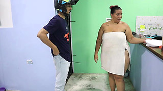 Pizza Delivery Guy Fucks a Big Ass Woman
