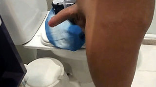 No condoms 18yo boy let scapes inside for a constantly flash into my wifes pussy