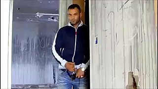 Espiando um macho latino amador se masturbando at o orgasmo