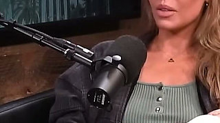 Nicole Aniston with a Micro P＊nis