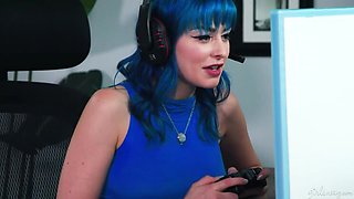 Big Tit Distraction: Extreme Close-Up Finish