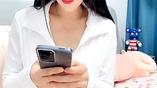 Sexy asian toys her pussy and ass on webcam