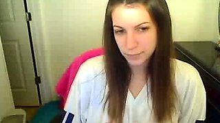 Webcam Girl Pleasures Herself
