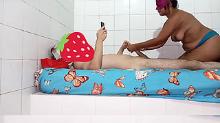 Friend Comes Home at Night When I Invite Her to Watch Netflix but She Ends up Swallowing a Big Cock She Is From New York United