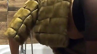 Milfycalla- Pee Play in Bathtub While Wearing a Fur Coat and Pantyhose