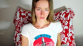 Amateur Webcam Cute Teen Plays Solo with Big