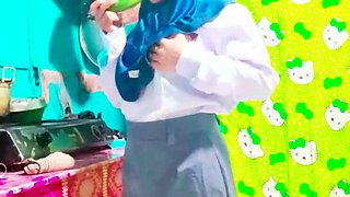 Indonesian Schoolgirls Rania and Dinda Fuck Hard in Homemade Anal Video