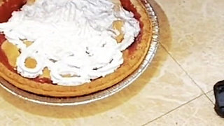 Ebony Housewife Smashes and Squirts on Pie