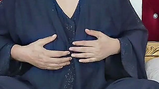 Indian Muslim Hot Mature Lady Fucking Pussy by Dildo