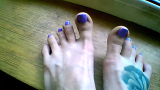 Lady Angela Hand Held Toesbefore a Pedicure