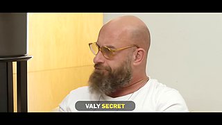 Stepsis Suzie, Cindy Gold & Joe Valeri have wild czech sex with a crazy Bunch