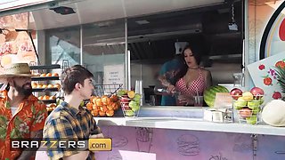 Brazzers - Anna Chambers gets wild behind the counter and fucks James Angel in the food truck