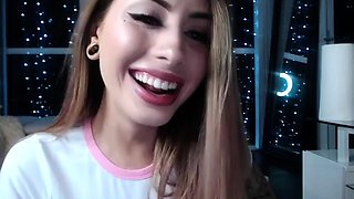 Brunette Solo Webcam Masturbation