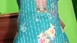 Desi Chashmish Chick Disrobes & Displays Hefty Boobies