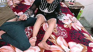 Indian Desi Aunty Checkee her Servant How he Fuck her And Servant Put his Dick in her Asshole Best Anal Sex Clear Hindi Audio